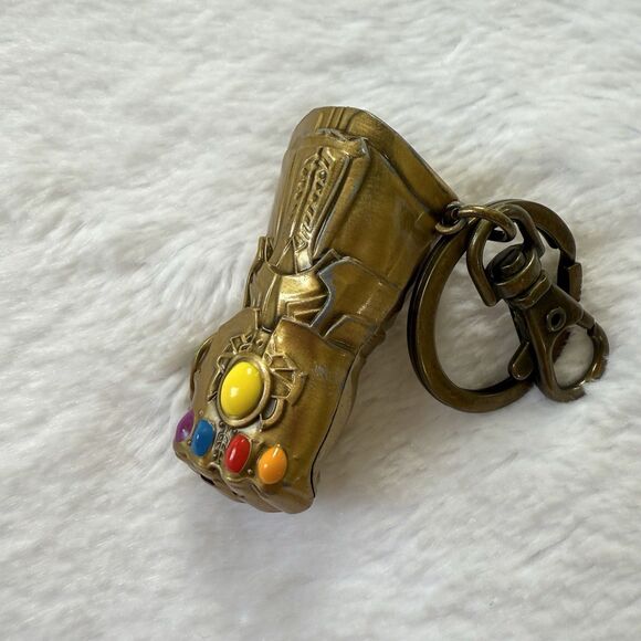 Marvel Comics Avengers Infinity Gauntlet Gold Colored Pewter Keyring Key Chain - Picture 7 of 7